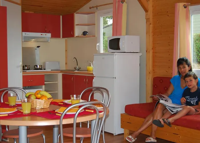 Lagrange Vacances Les Pescalunes آجد